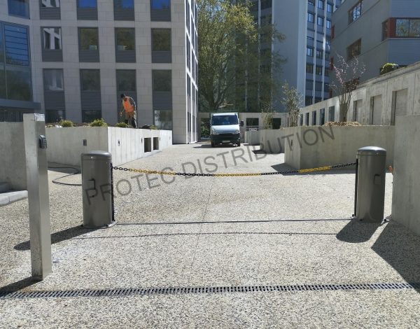Barrière à chaîne hydraulique de 3.50 mètres - Sécurise une zone piétonne